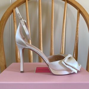 Kate Spade bridal bow stilettos GUC ivory satin size 9